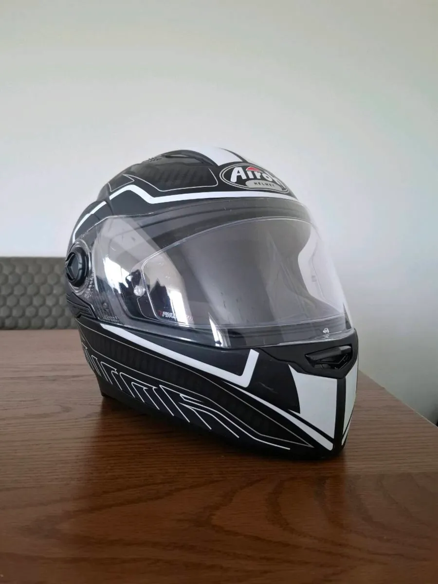 Airoh Motorcycle Helmet - Image 1