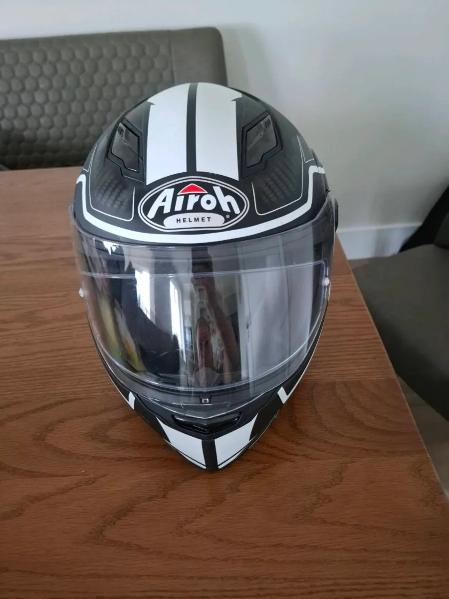 Airoh Motorcycle Helmet - Image 2