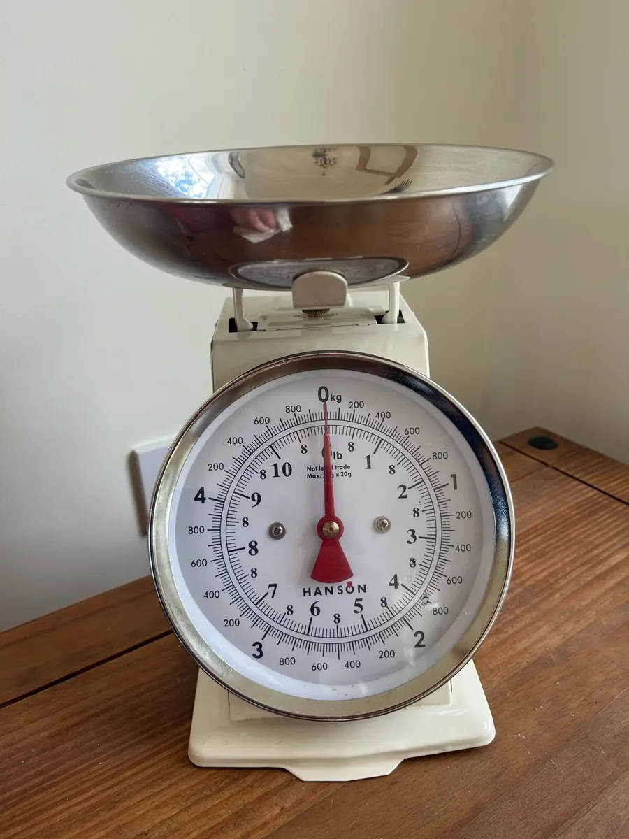 Hanson Vintage Style Metal kitchen scales - Image 1