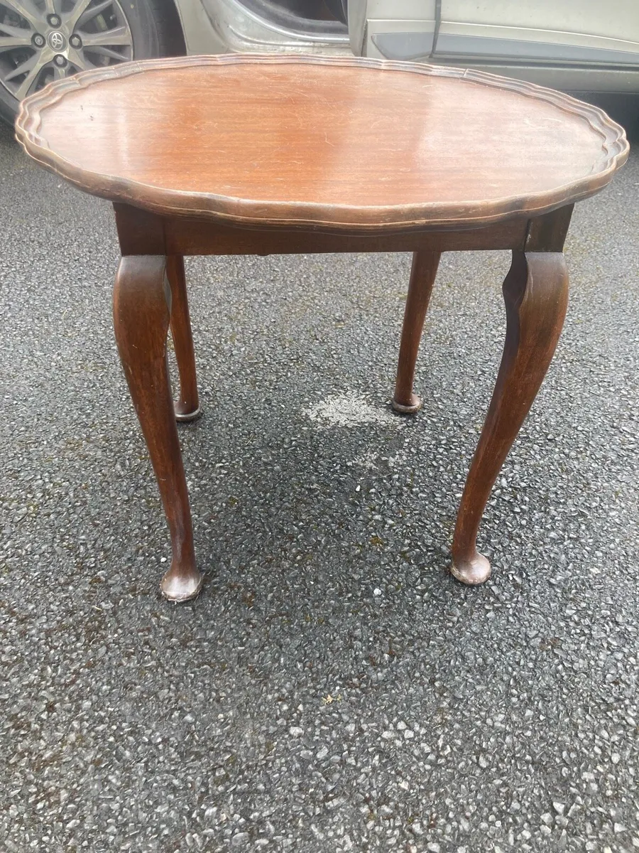 Queen ann style mahogany coffee table - Image 1