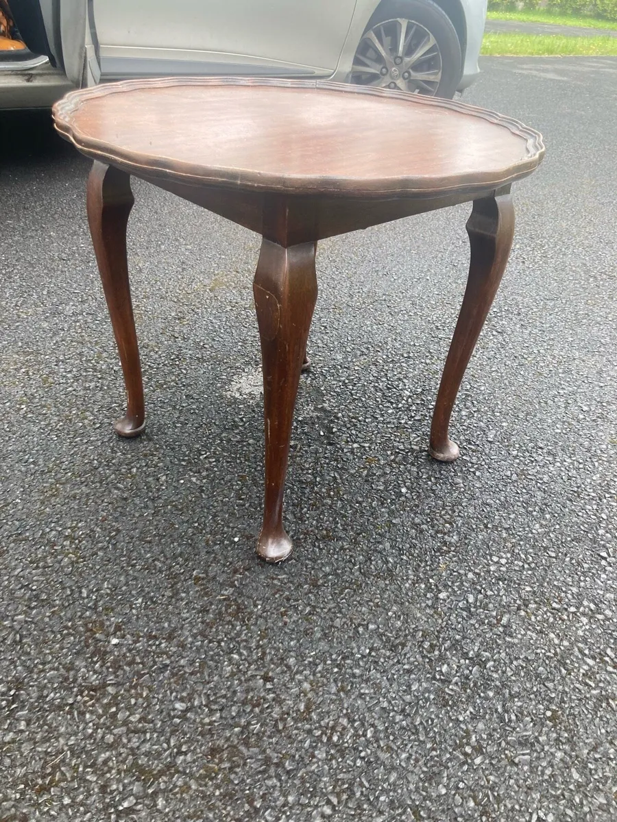 Queen ann style mahogany coffee table - Image 2