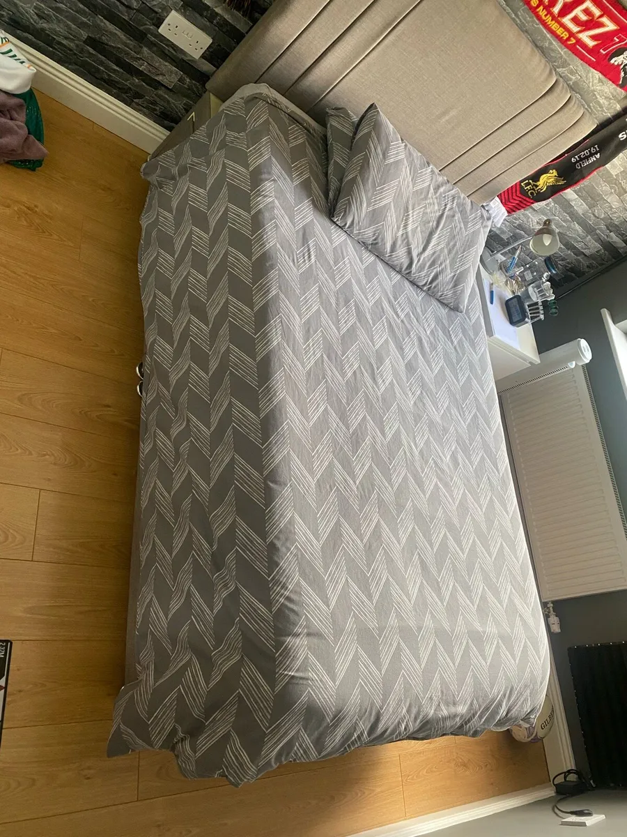 4ft small double bed with 2 storage drawers - Image 1