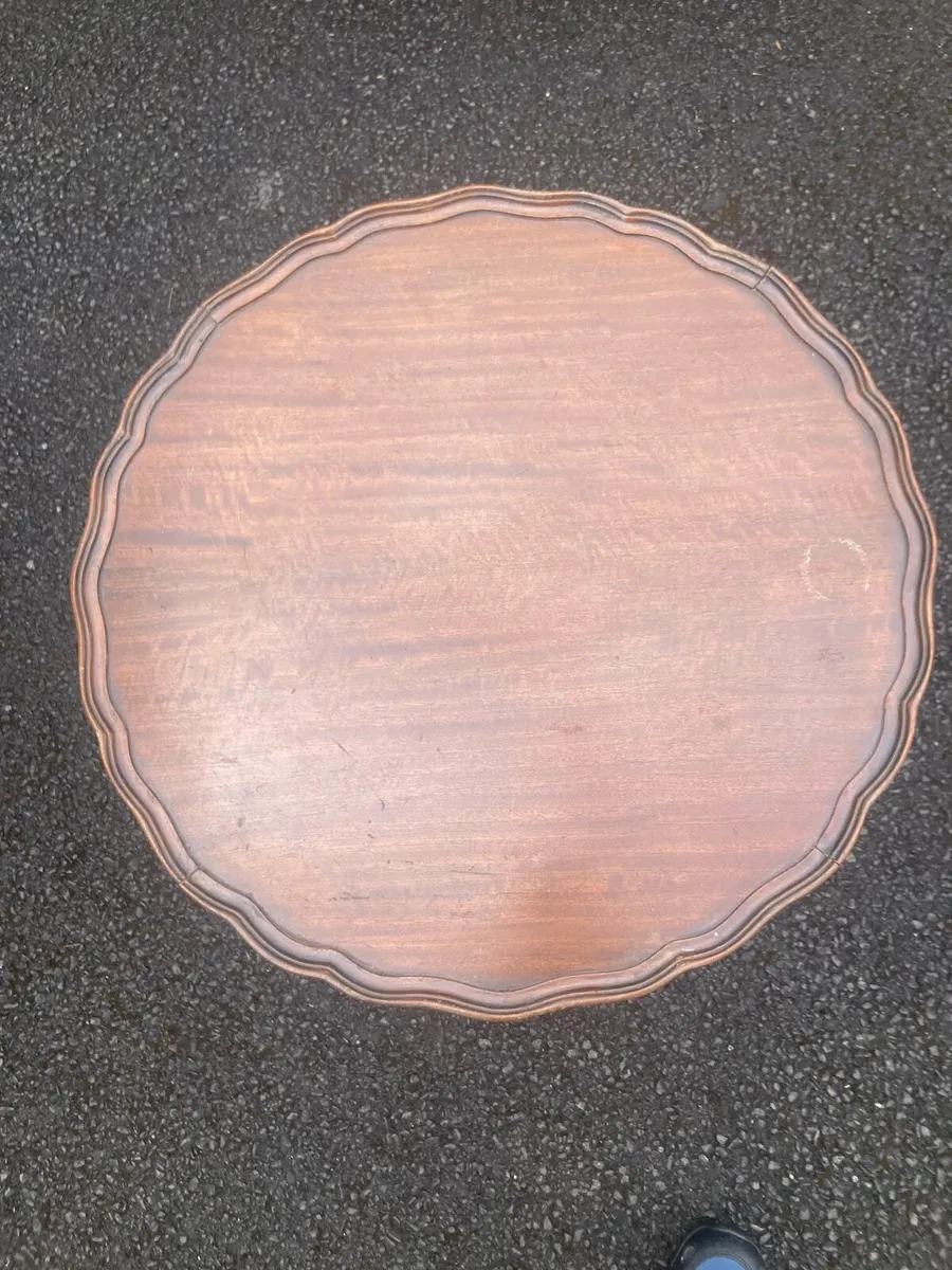 Queen ann style mahogany coffee table - Image 3