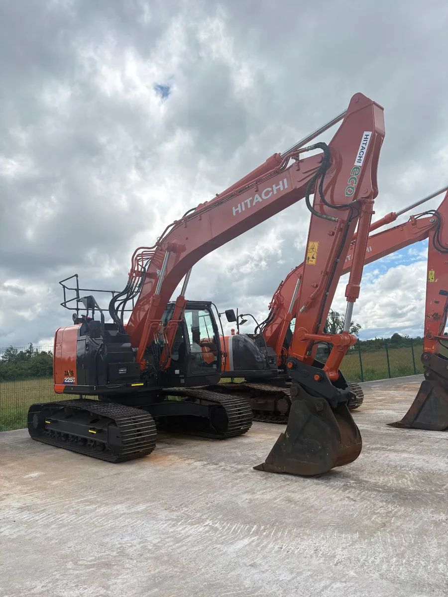 HITACHI ZX225-6 - Image 2
