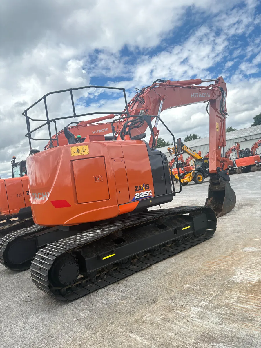 HITACHI ZX225-6 - Image 3