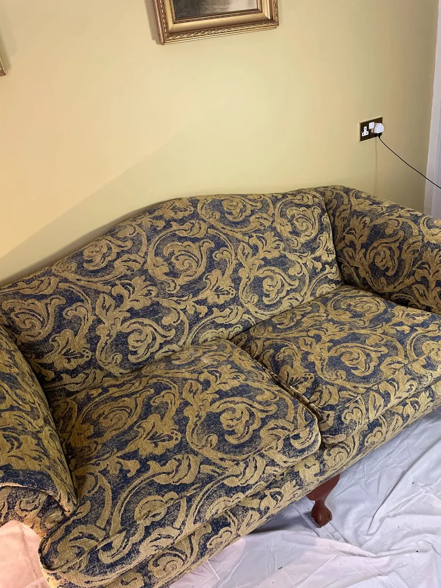 Traditional Two-Seater Sofa in Blue & Gold Damask - Image 2