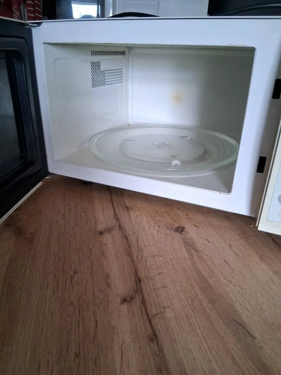 Microwave - Image 2
