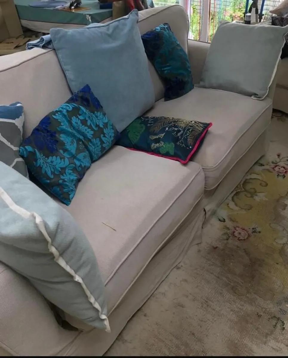 Free Kitchen table and sofas - Image 3