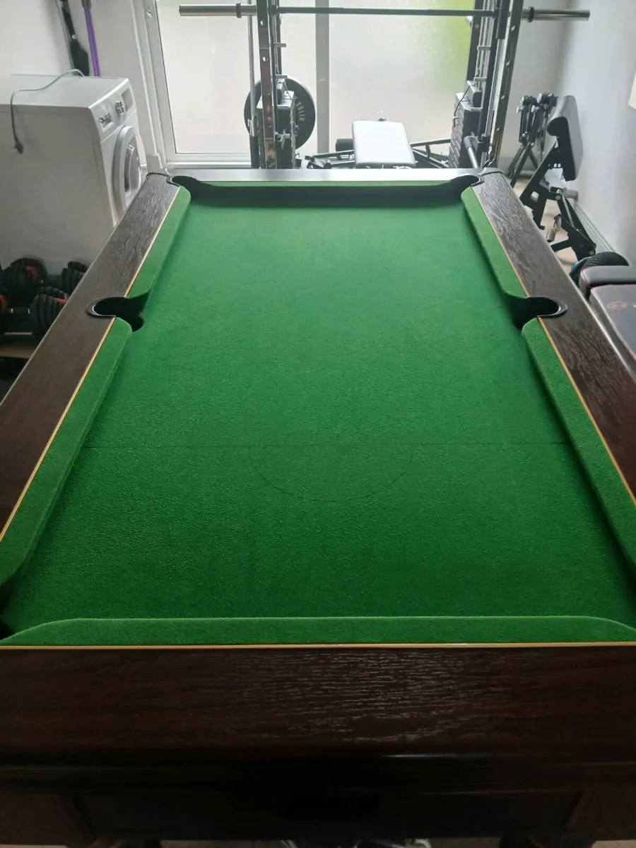 Pool table - Image 1