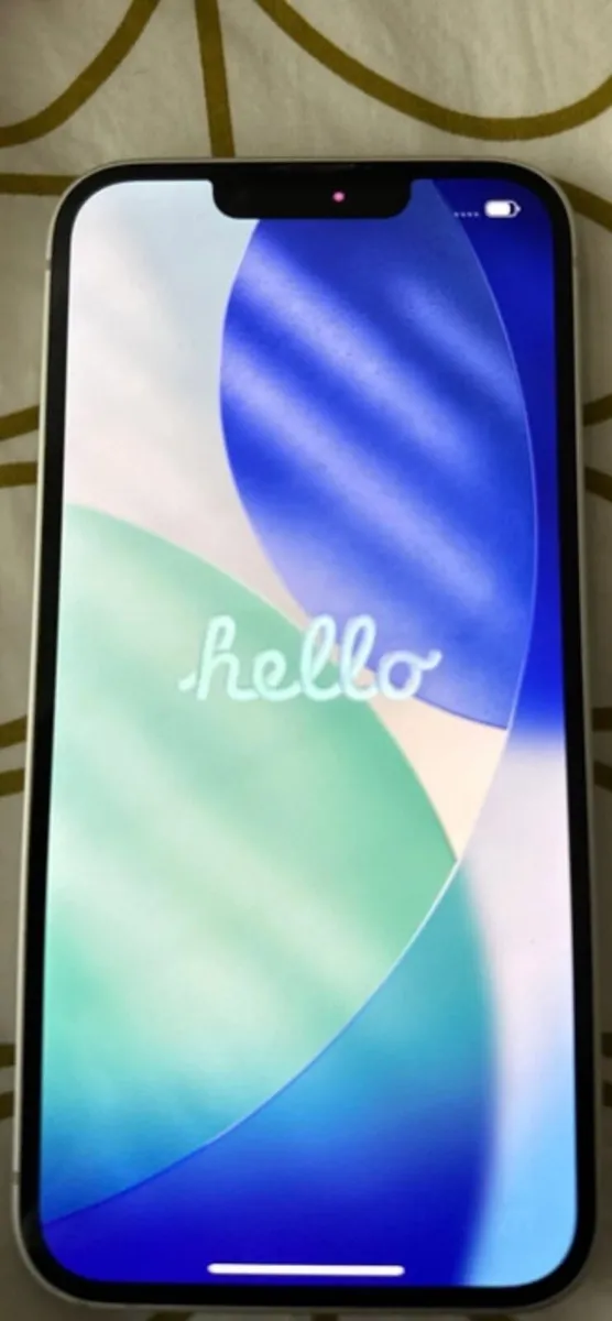 iPhone 16e - Image 2