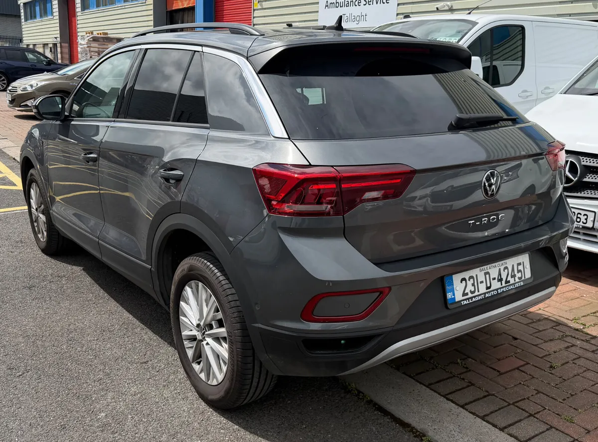 2023 Volkswagen T-Roc Commercial - Image 4