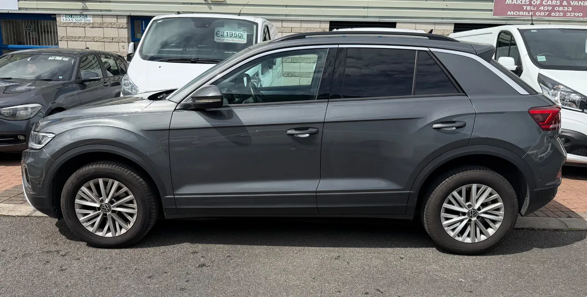 2023 Volkswagen T-Roc Commercial - Image 2