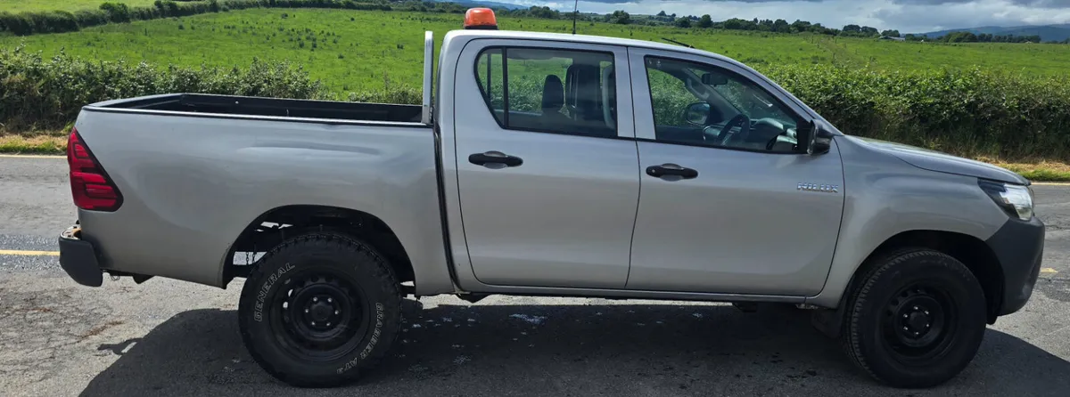 Toyota Hilux 2018 - Image 2