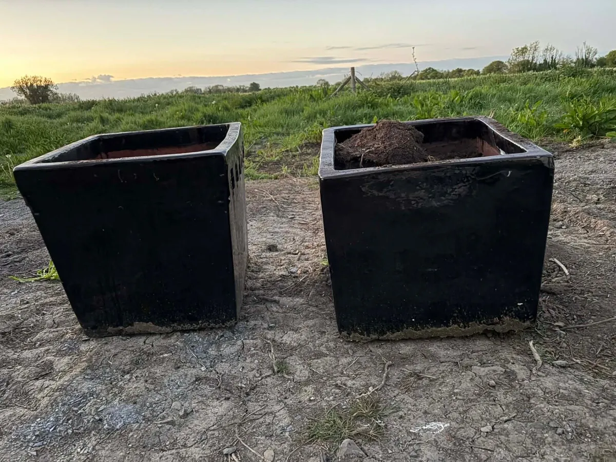 2 extra large glazed pots for sale (ceramic) - Image 1