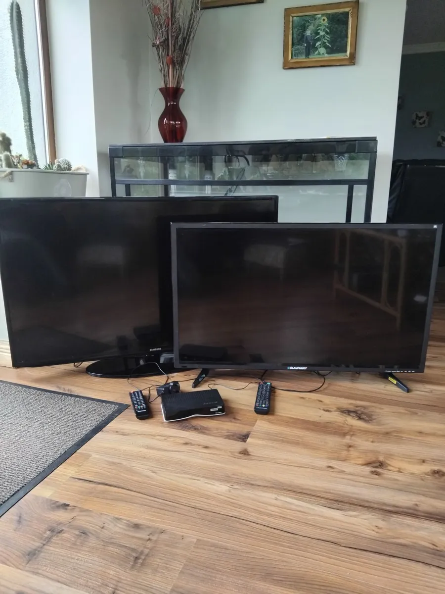 2 x Televisions and soarview box