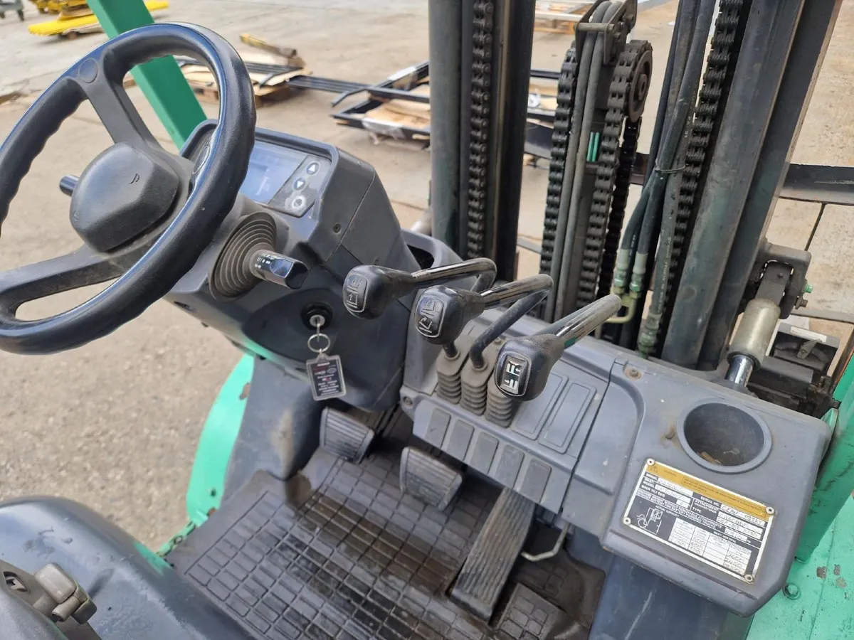Mitsubishi Forklift FD30 - Image 4