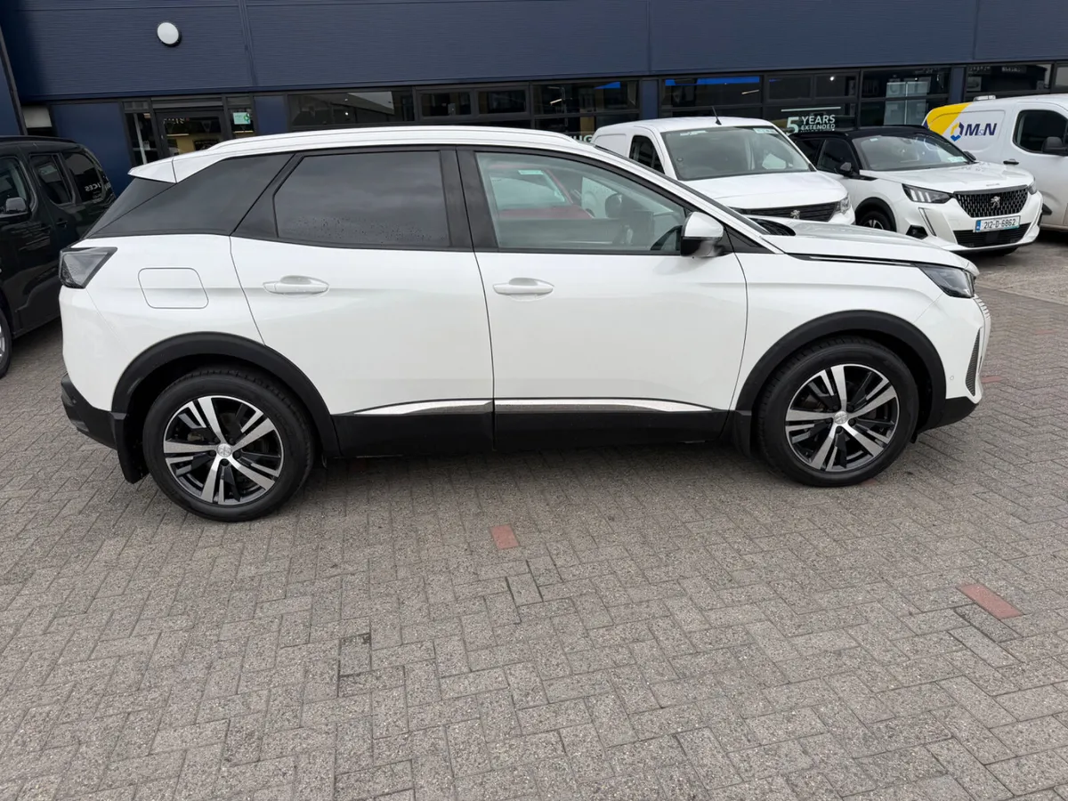 2021 Peugeot 3008 Allure commercial - Image 3