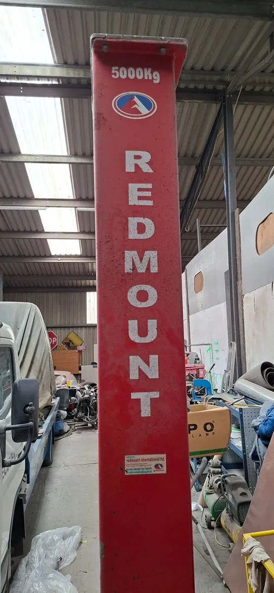 Redmount 5000kg electric lock lift - Image 1