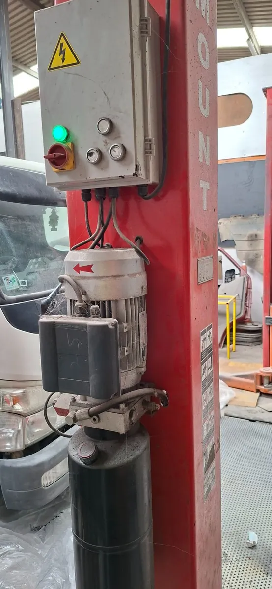 Redmount 5000kg electric lock lift - Image 3