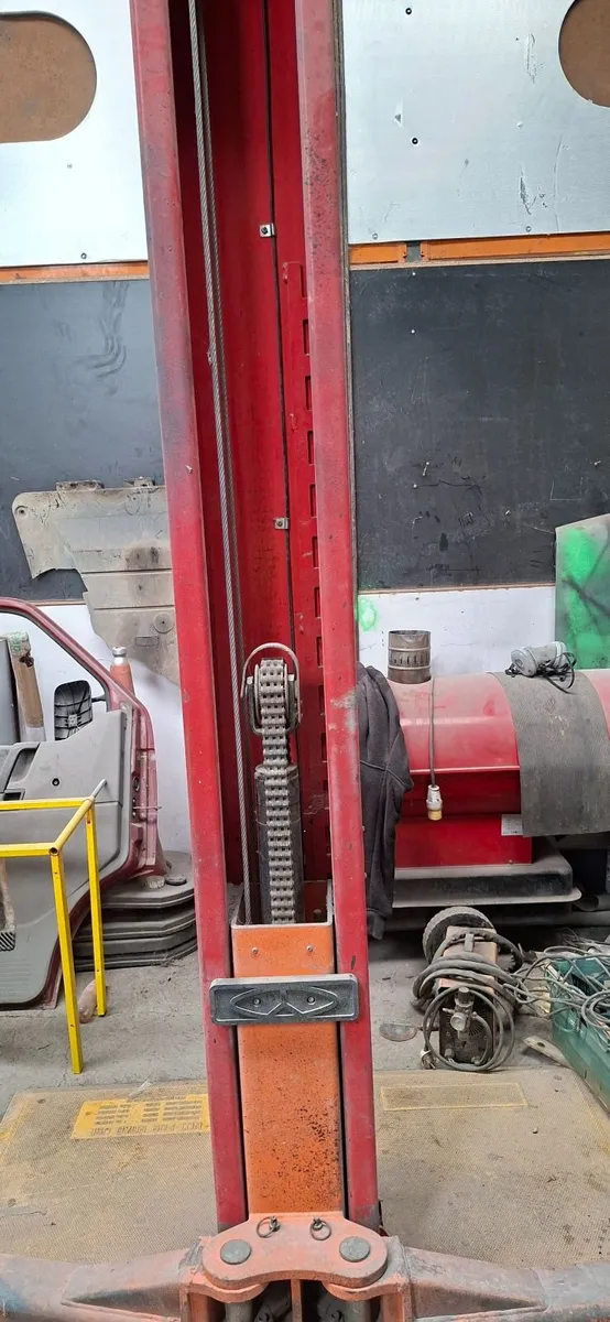 Redmount 5000kg electric lock lift - Image 2