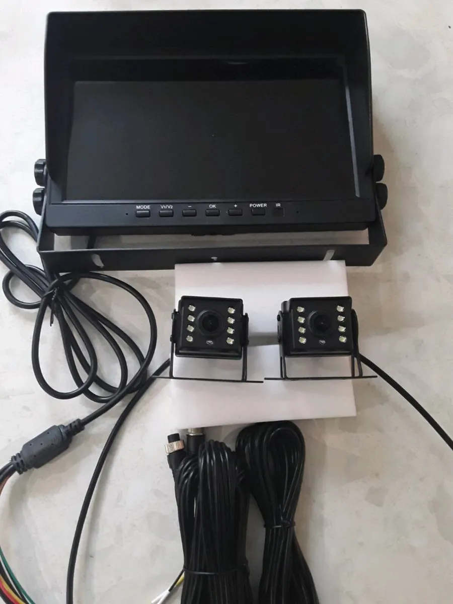 Twin reversing cameras,  recorder - Image 1