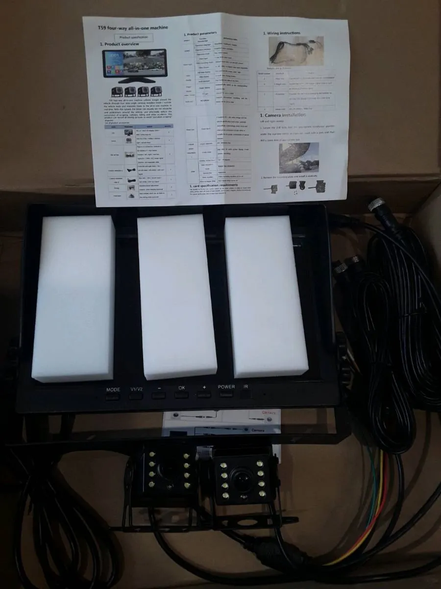 Twin reversing cameras,  recorder - Image 2