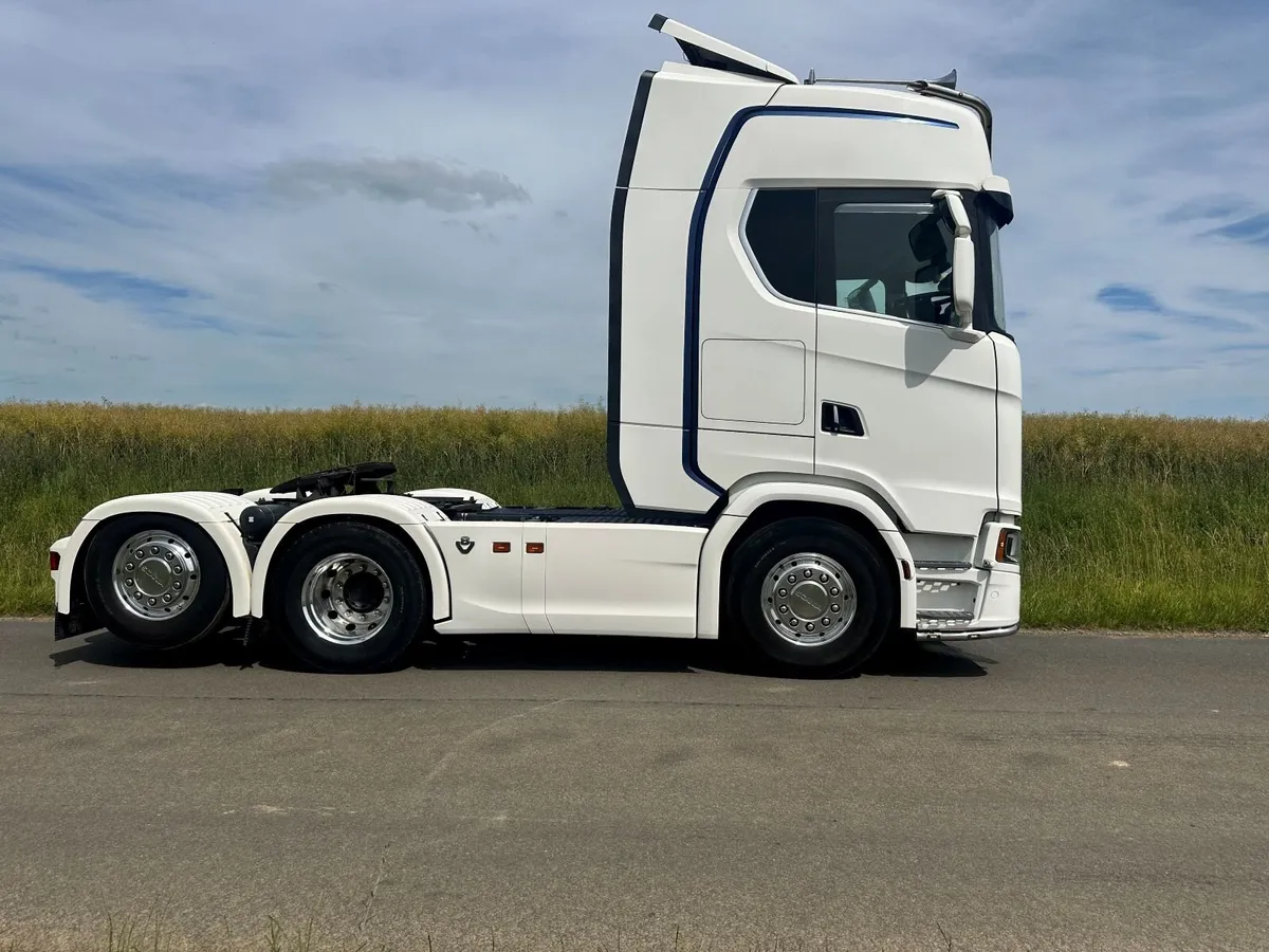 SCANIA V8 S590 6X2 TAG - Image 2