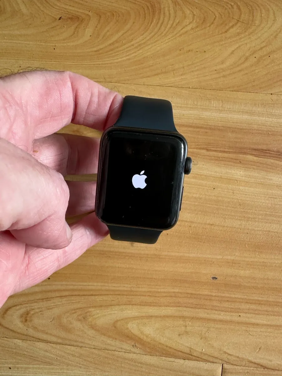 Apple Watch Series 3 42mm - Image 1