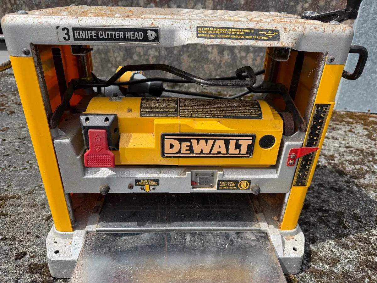 DeWalt DW733 Thickness Planer - Image 2