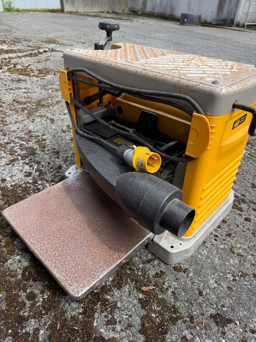 DeWalt DW733 Thickness Planer - Image 4