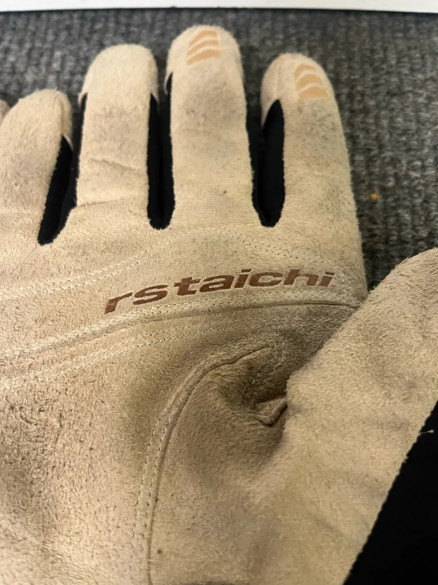Rs Taichi Motorcycle Gloves - Image 3