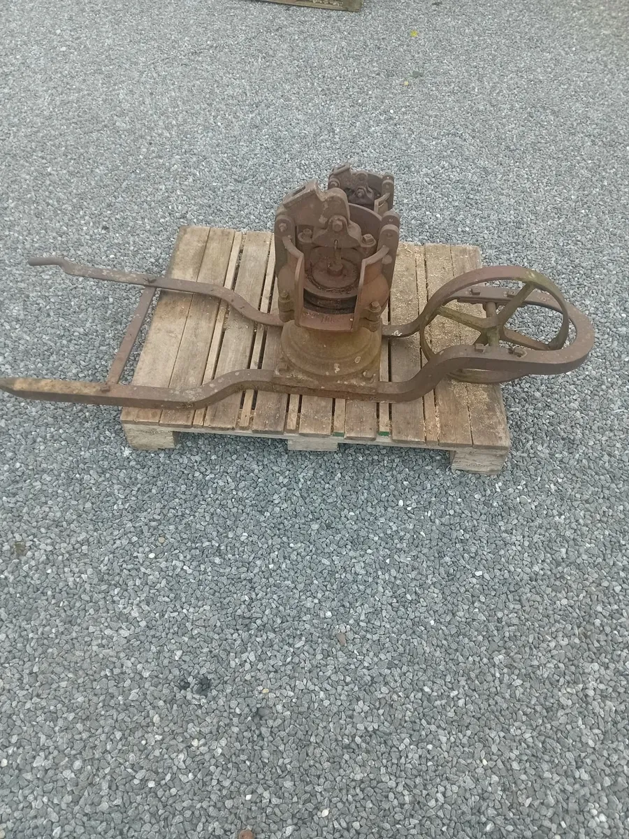 Antique Pump - Image 1