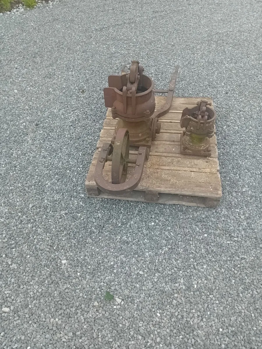 Antique Pump - Image 3