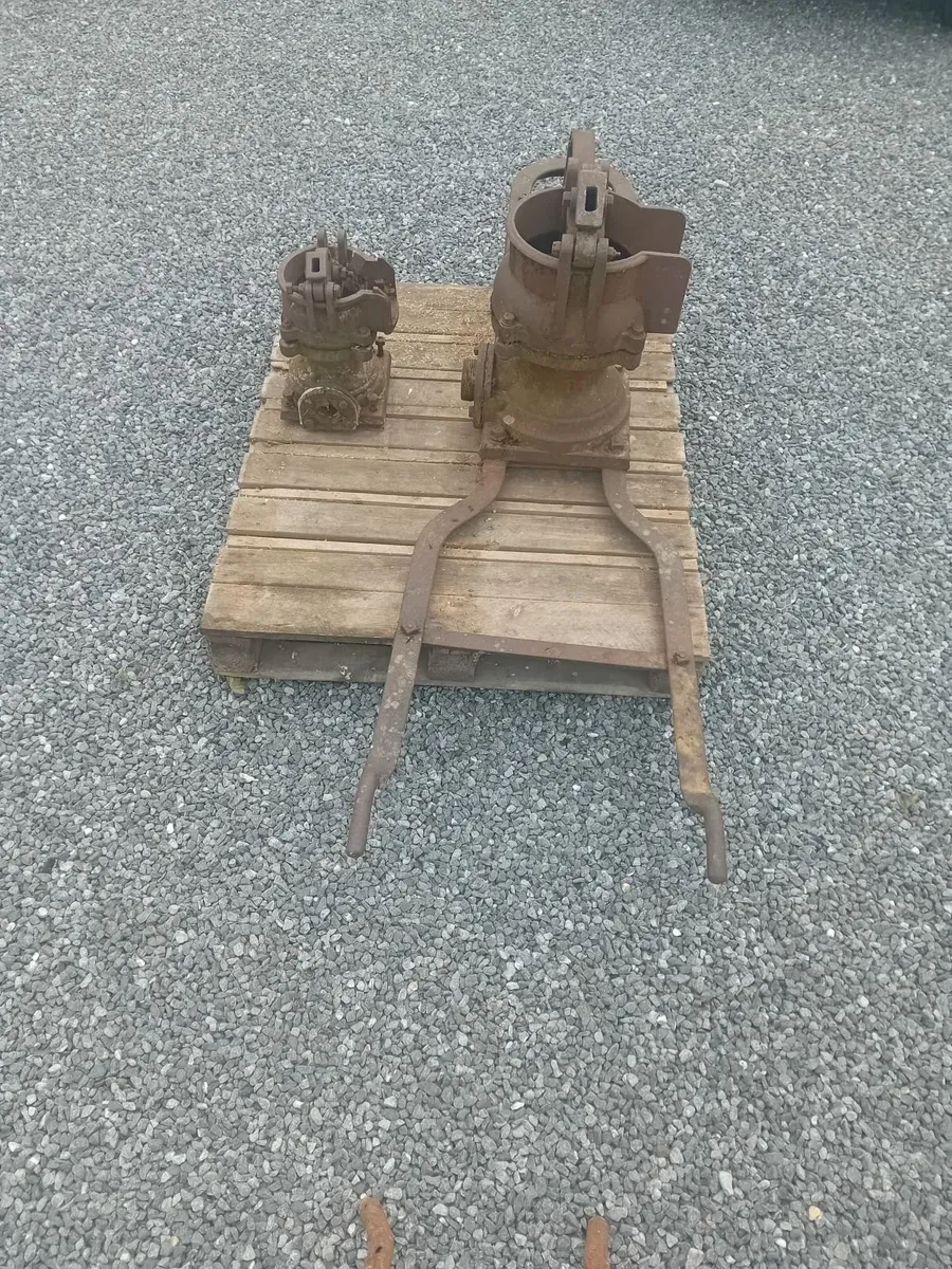 Antique Pump - Image 4