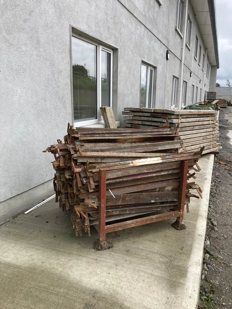 Scaffolding and acrow props - Image 2