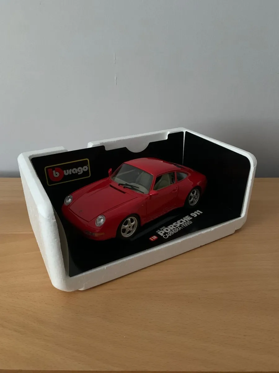 Porsche 911 Carrera (1993) 1/18 Burago Model Car - Image 3