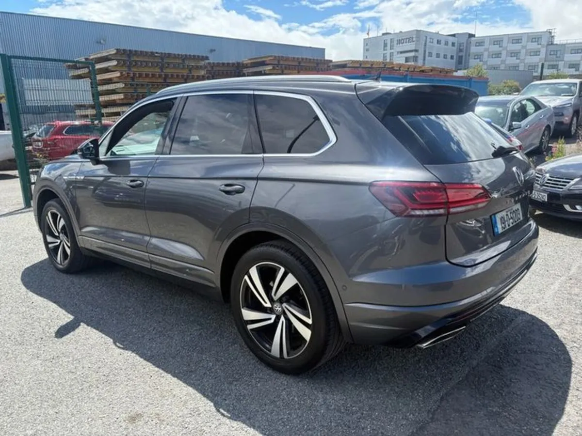 2019 Volkswagen Touareg R-Line Tech 3.0L TDI V6 - Image 4