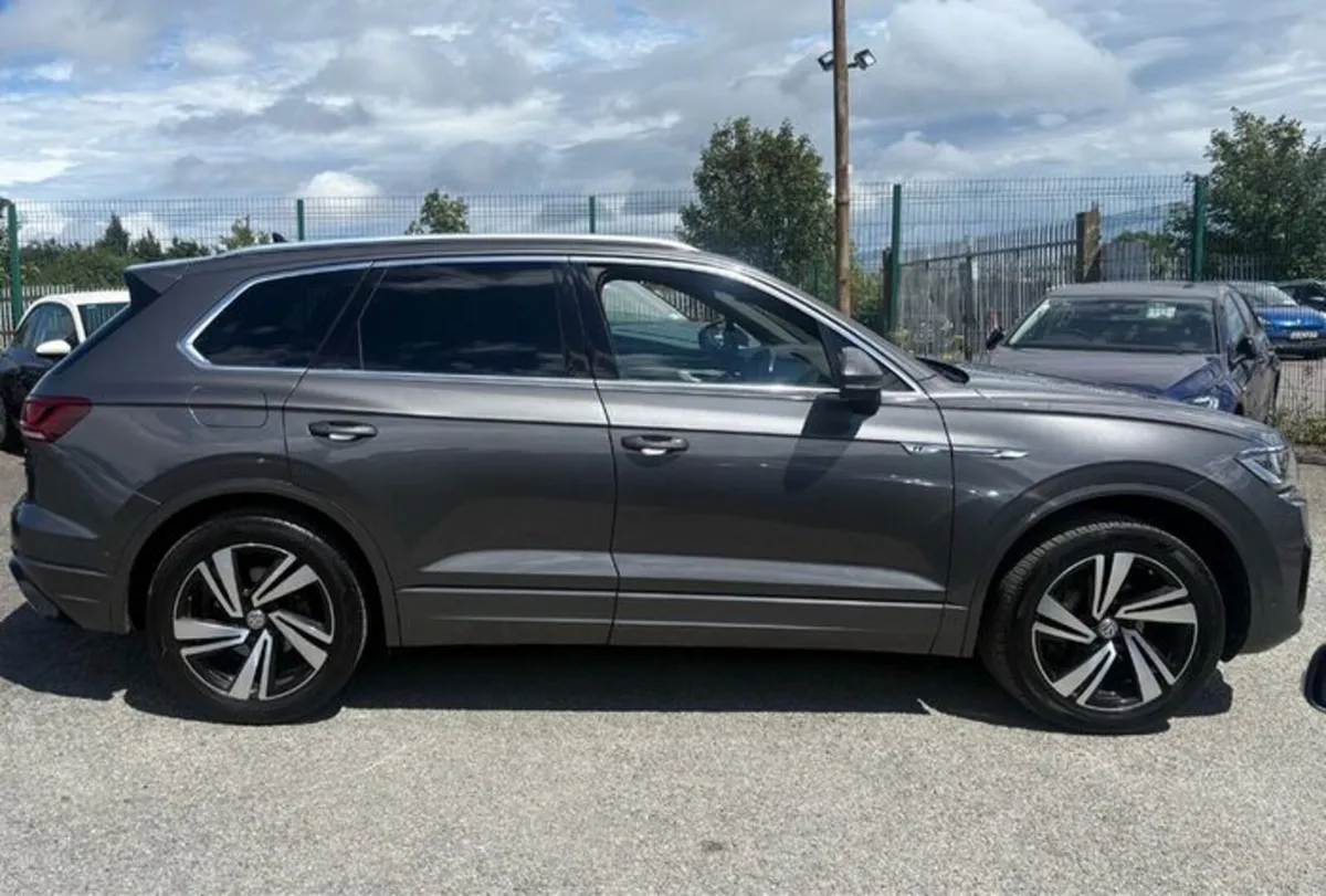 2019 Volkswagen Touareg R-Line Tech 3.0L TDI V6 - Image 2