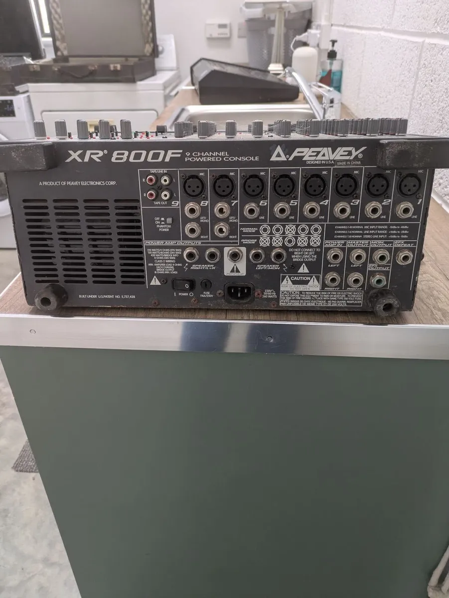PeaveyPowered mixer - Image 2