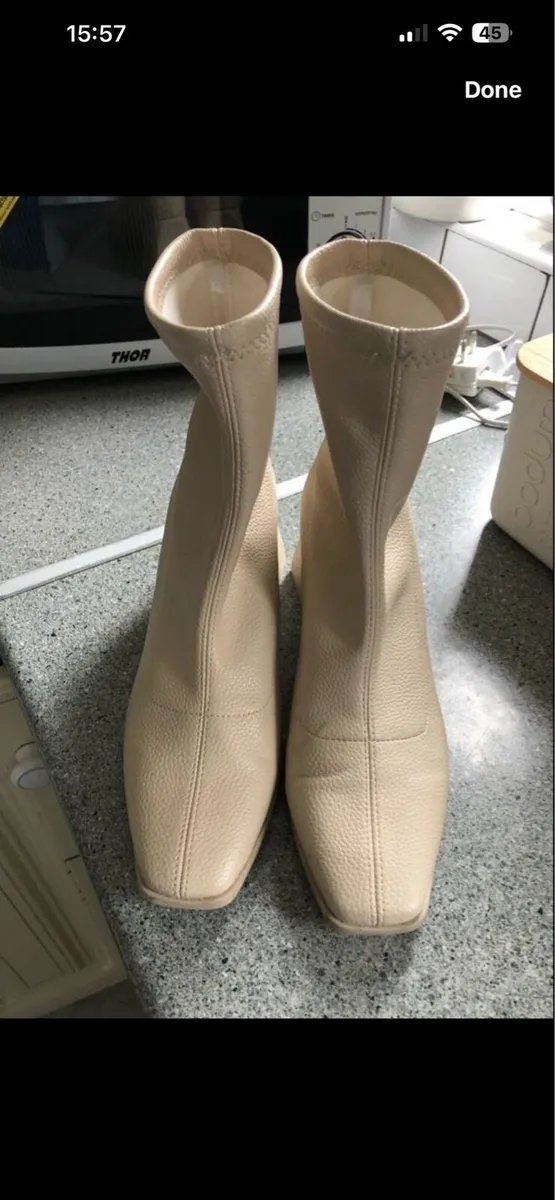 Ladies boots size 6 €5 - Image 1