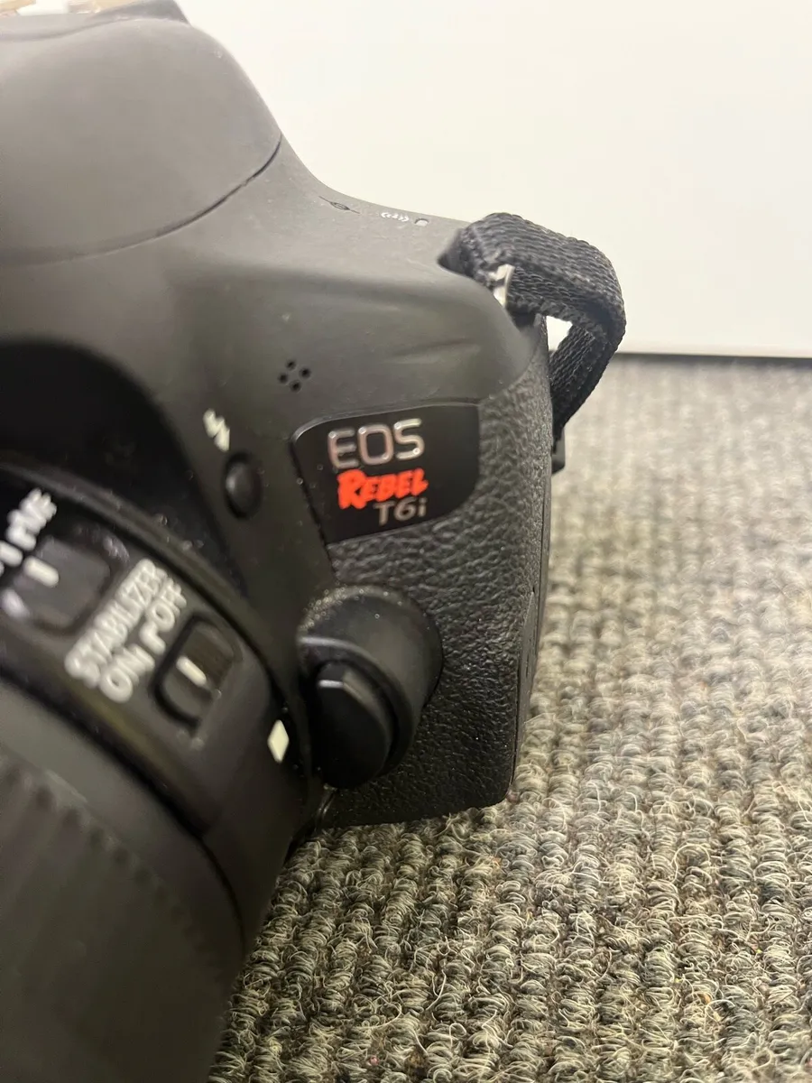 Canon EOS Rebel T6i - Image 3