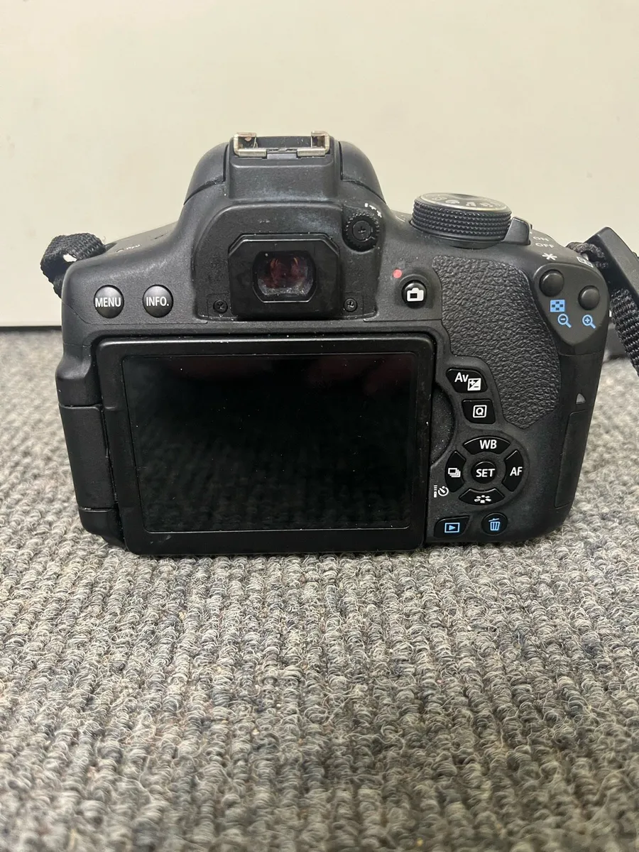 Canon EOS Rebel T6i - Image 4