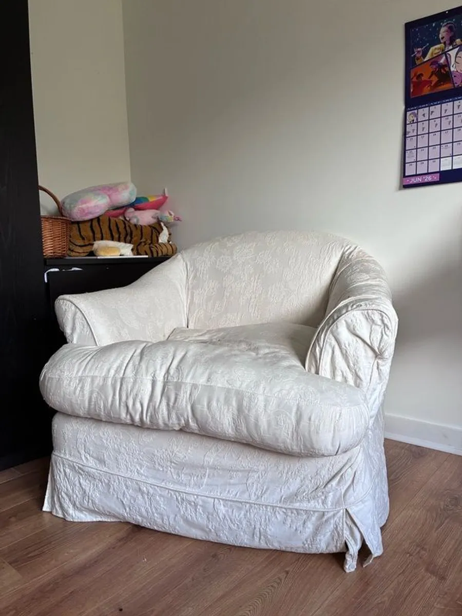 oversized armchair - Image 3