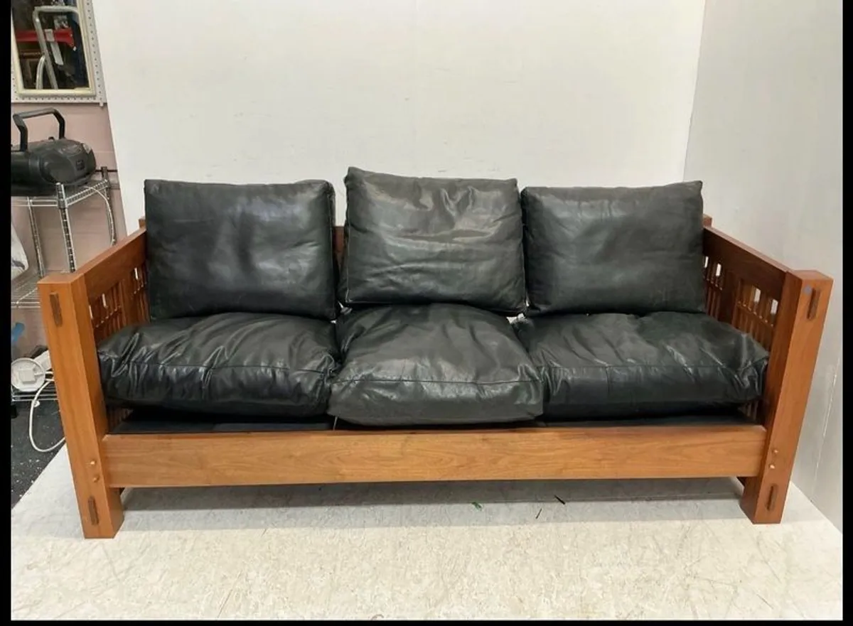 American Settle Sofa - Image 1