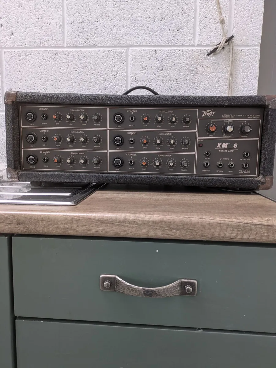 Peavey mixer AMP - Image 1