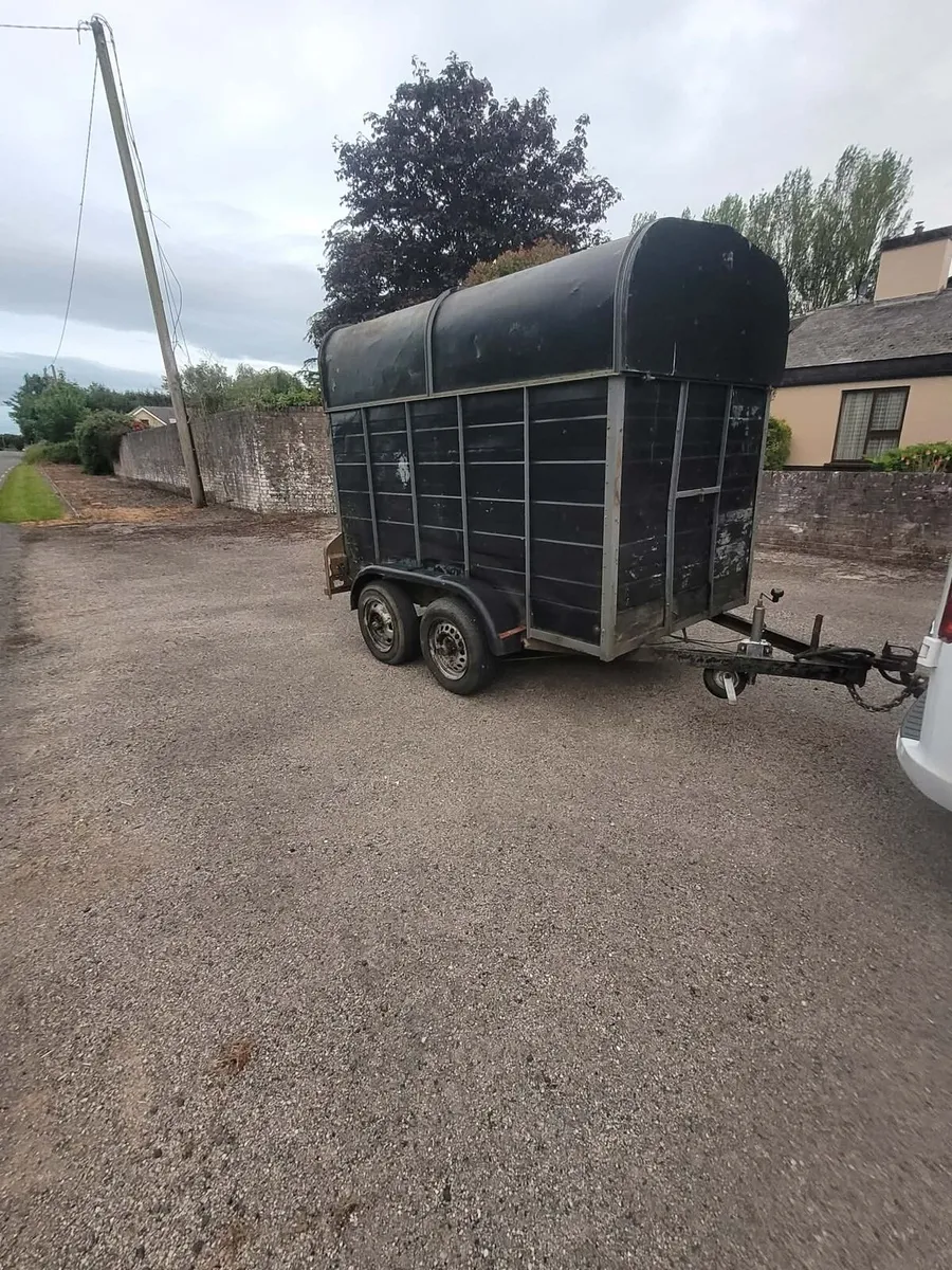 8x5 cow box brakes and led lights, new tyres - Image 1