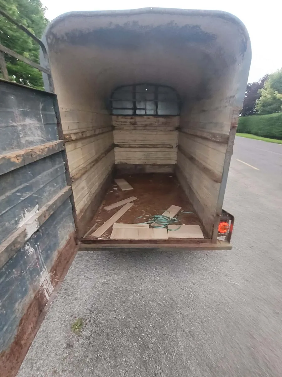 8x5 cow box brakes and led lights, new tyres - Image 2