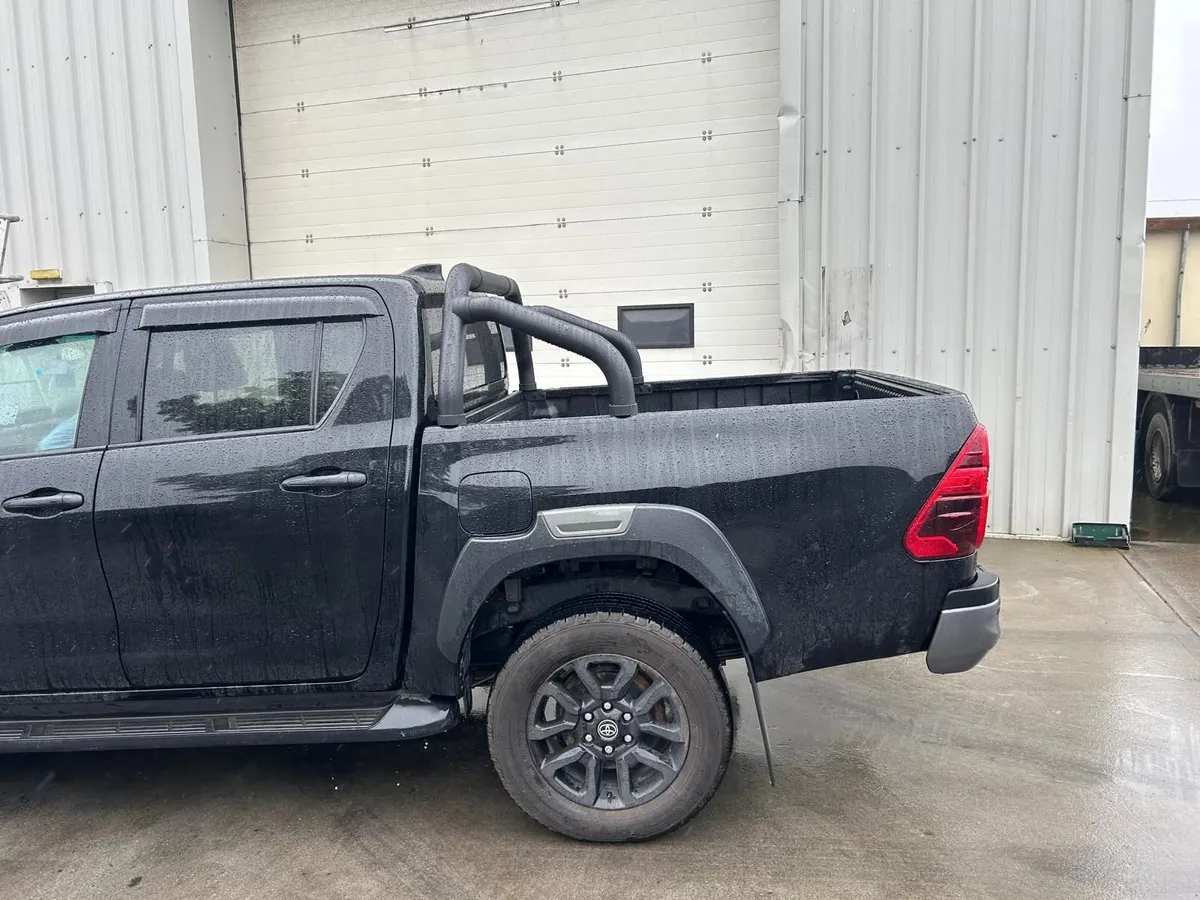 Toyota Hilux Invincible X - Image 3