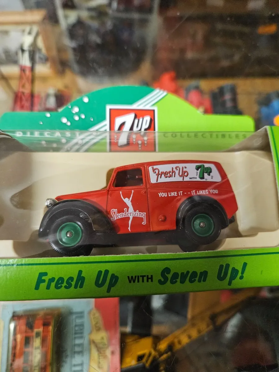 Corgi Lledo 7up Van - Image 1