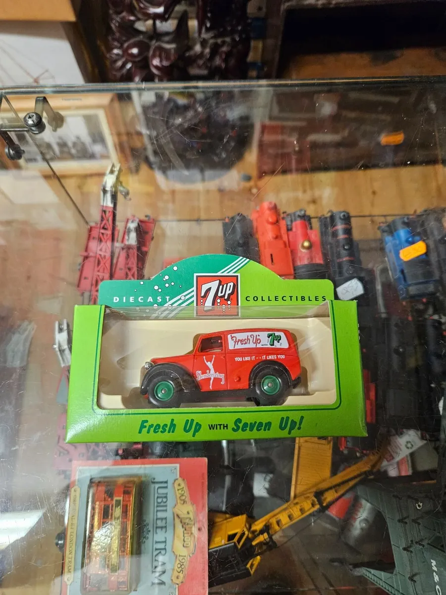 Corgi Lledo 7up Van - Image 2